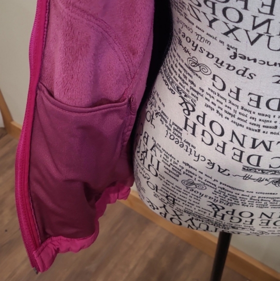 Double Diamond Women's SZ Med winter ski jacket fuschia w/muted floral print - Picture 6 of 12